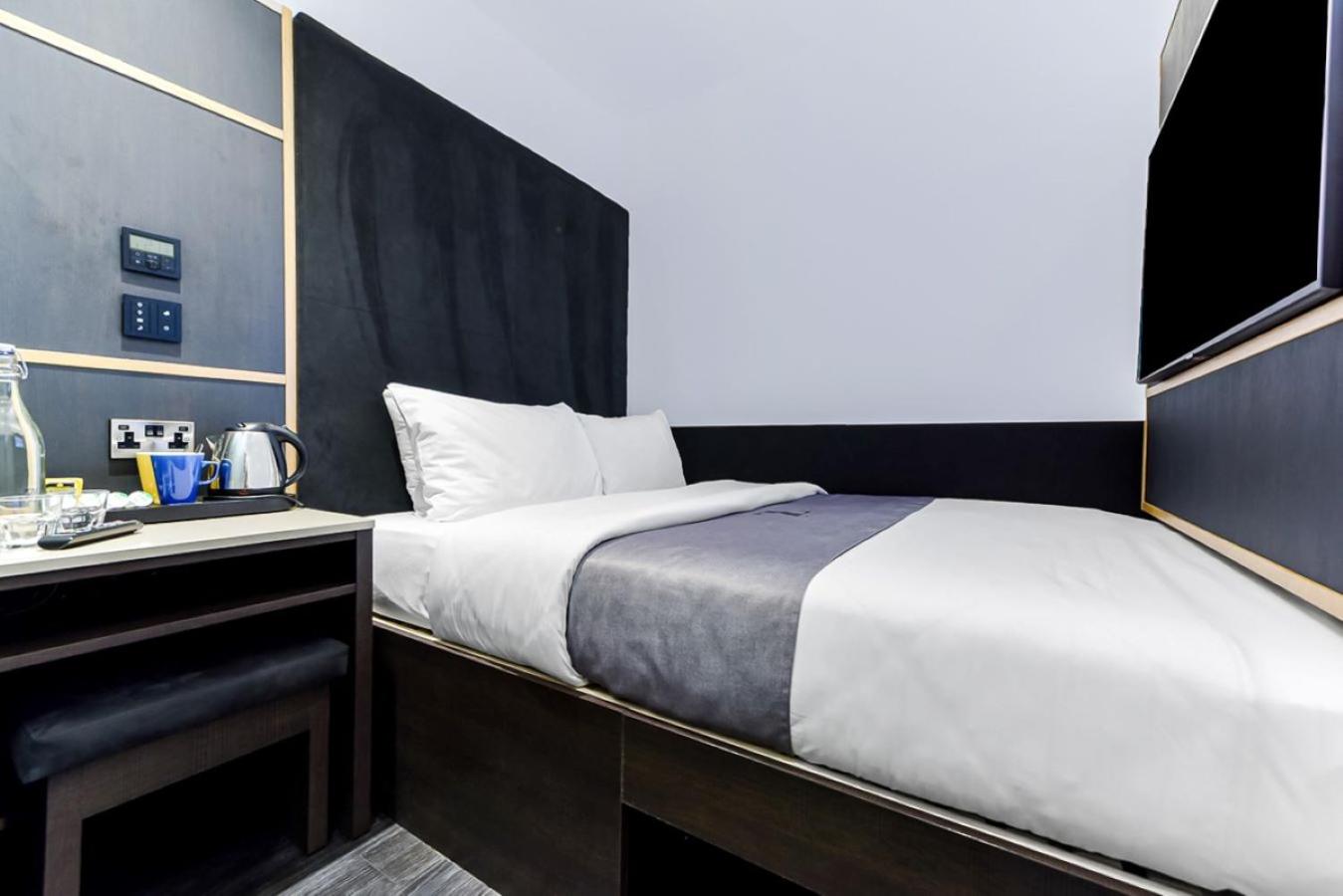Inner, Z, Queen Bed, No Window