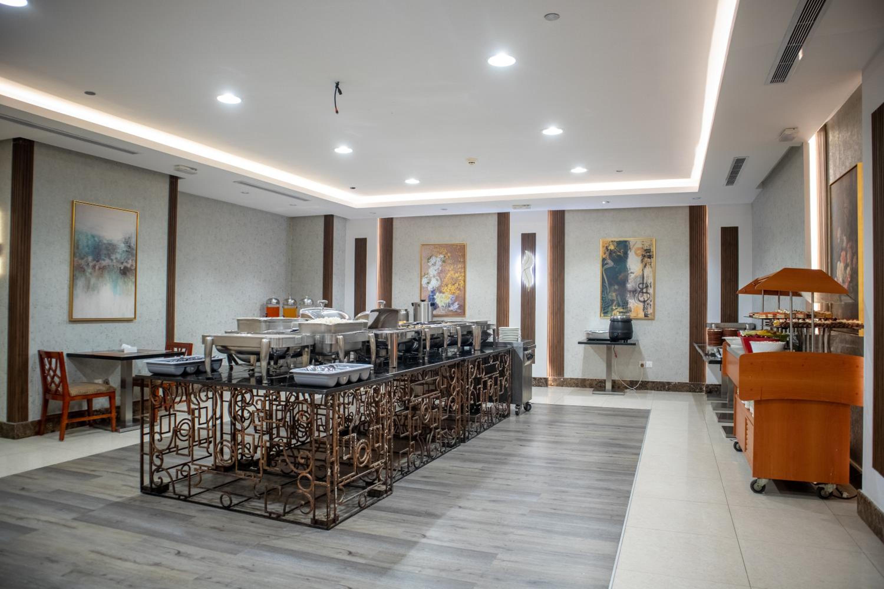 Al Eiman Royal Hotel