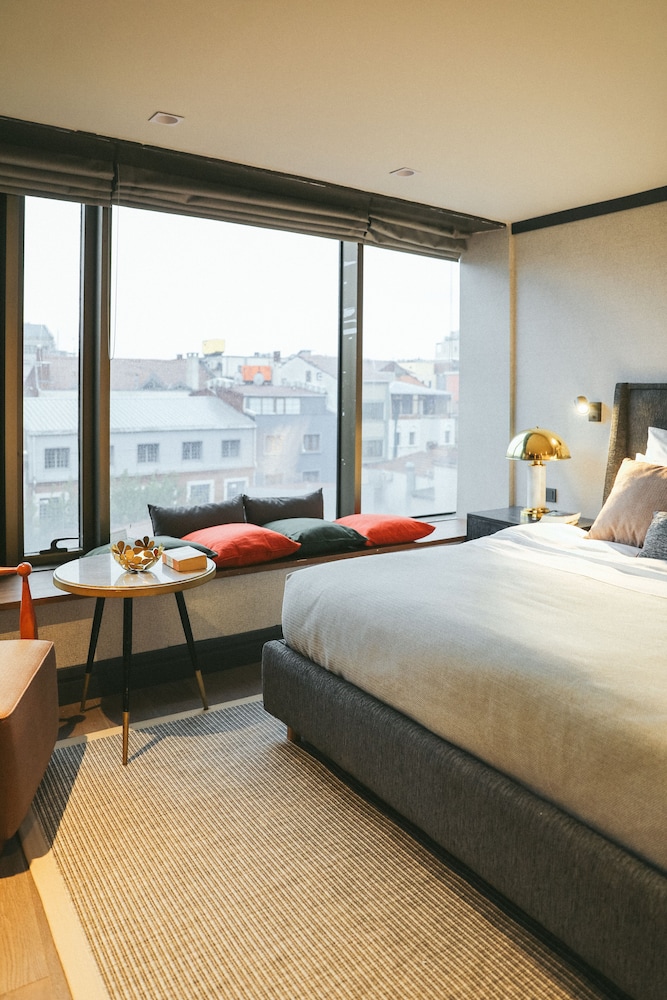 PRESIDENTIAL, DOUBLE BED