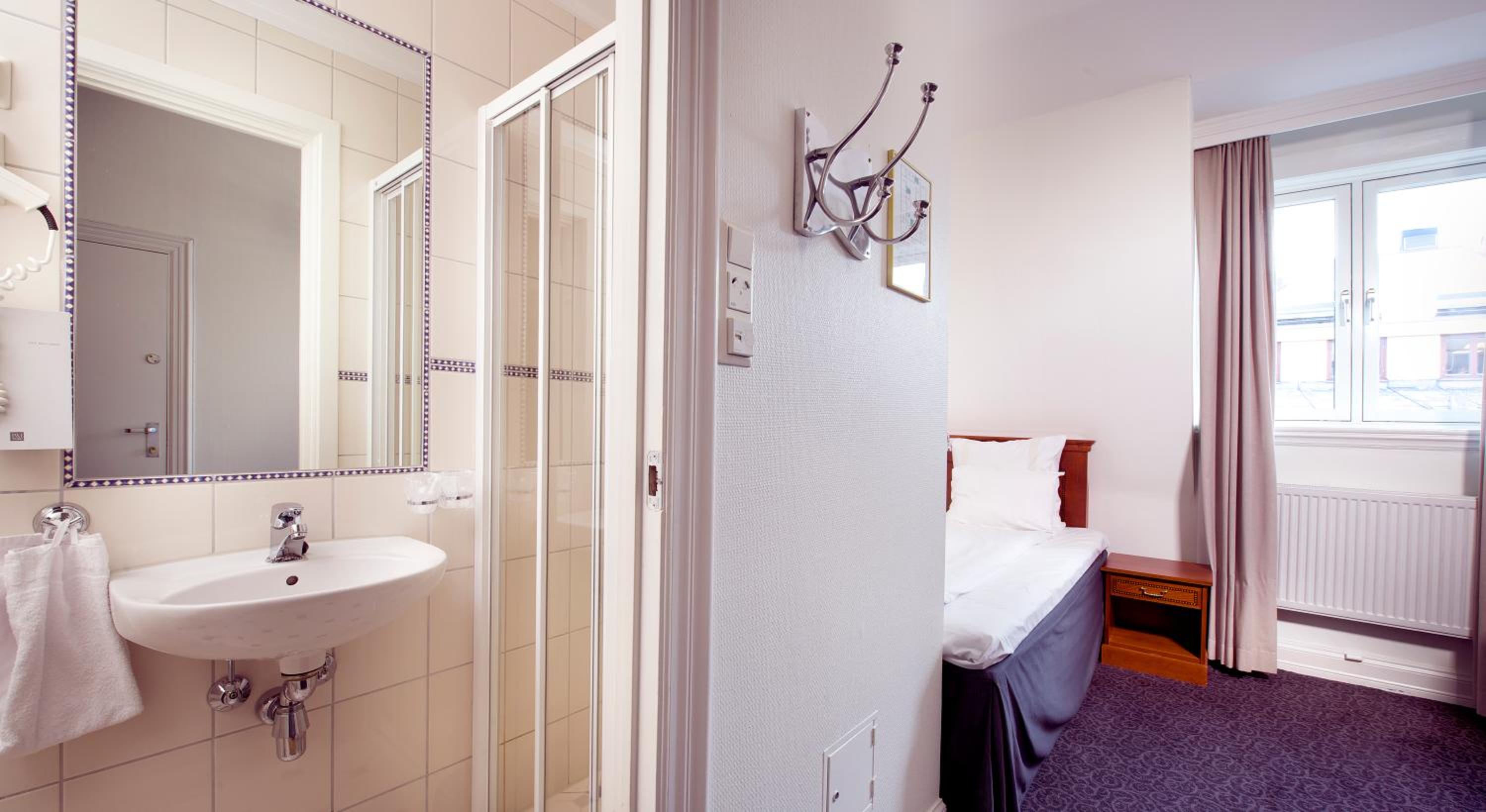 Petite, Classic, Single Bed، Home Hotel Savoy 4/5