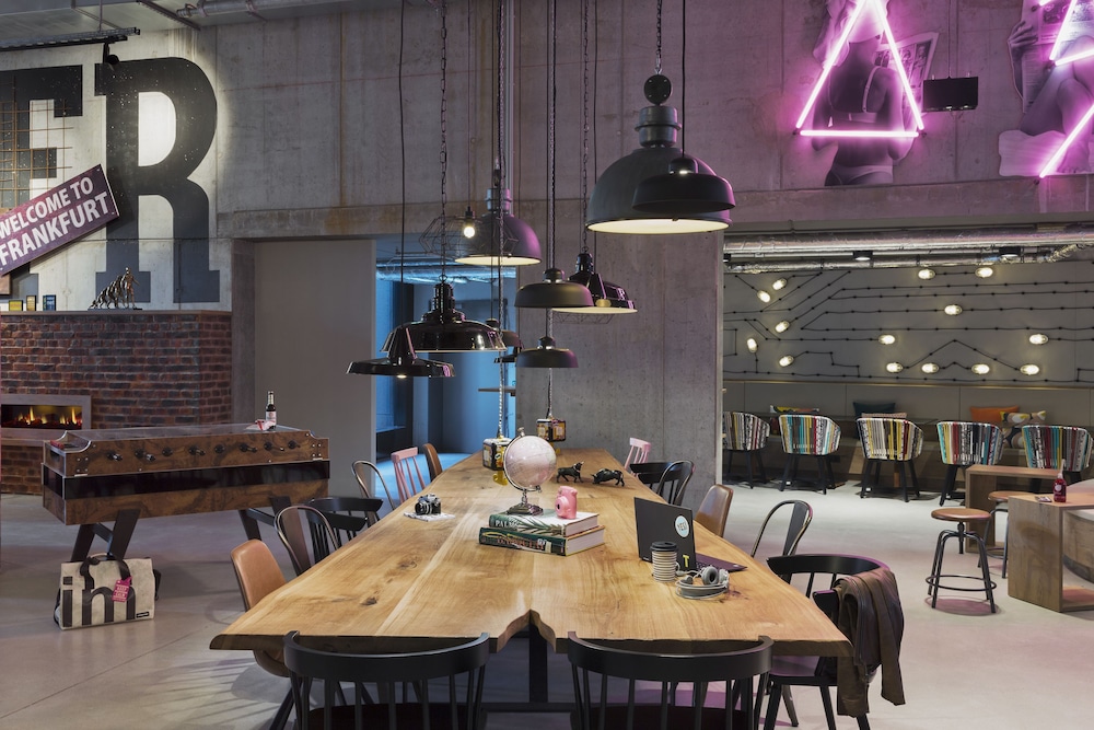 MOXY FRANKFURT CITY CENTER 40/45