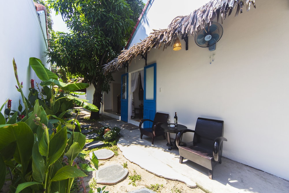 Cashew Tree Bungalow 61/65