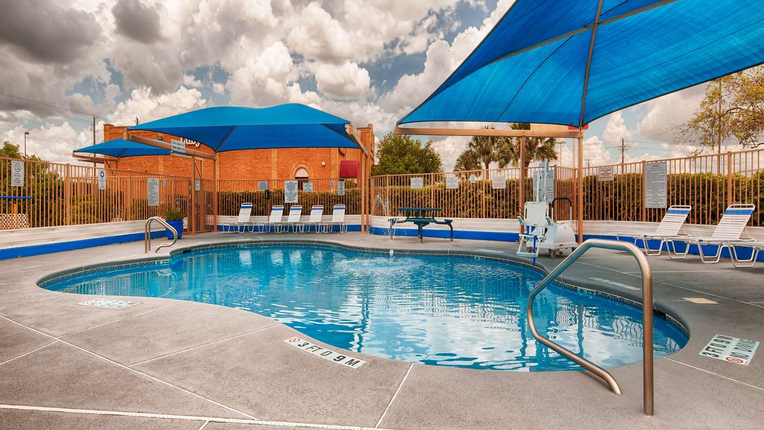 Surestay Hotel by Best Western Mission 2/8