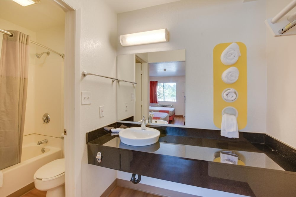 Motel6 Columbus, OH - West 56/58