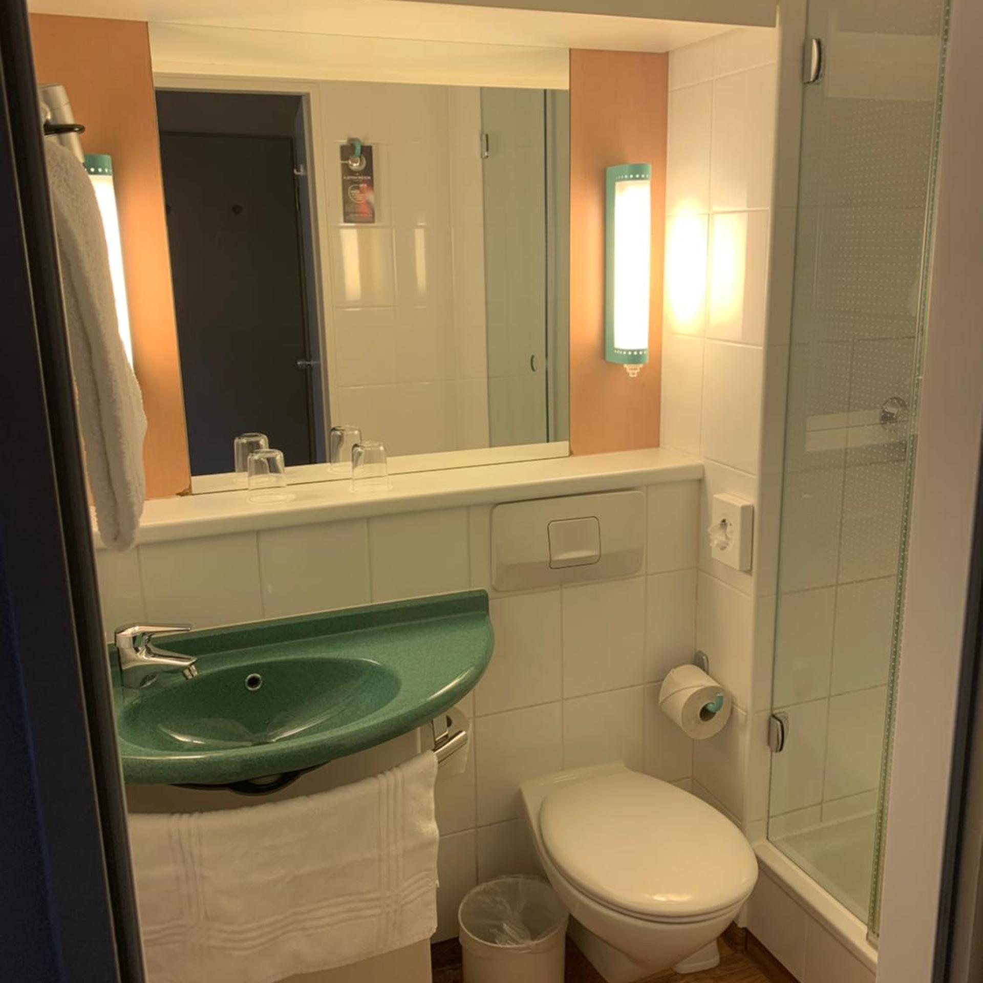 Room, Twin Beds, Ibis Aachen Marschiertor Aix-La-Chapelle 4/4
