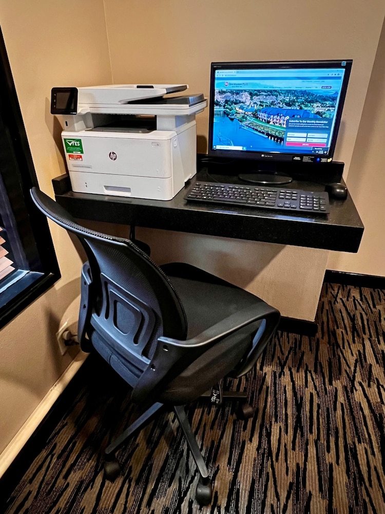 Best Western Plus Hood River Inn 68/80