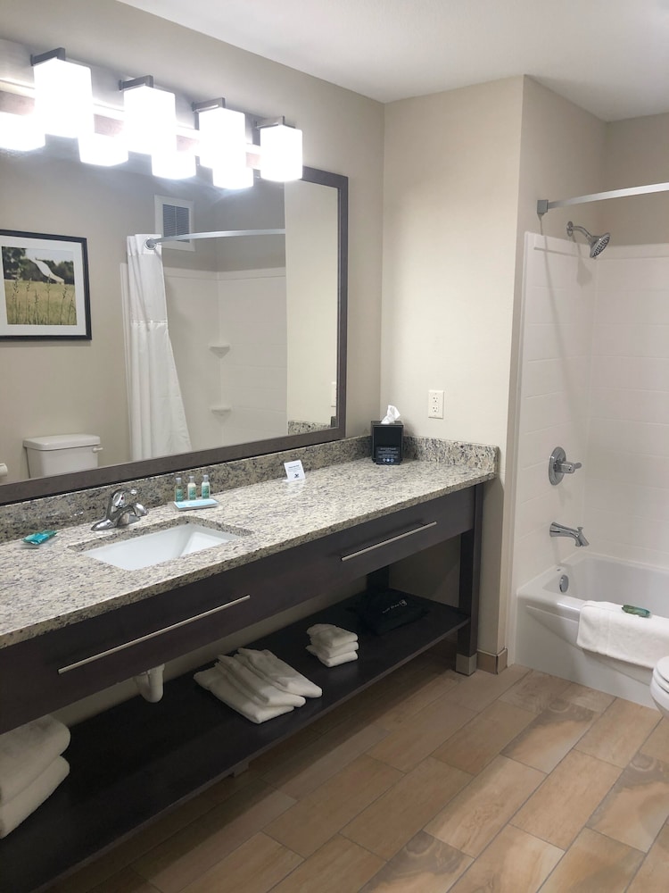غرفة قياسية بسريرين كوين، GrandStay Hotel & Suites Rock Valley 3/3