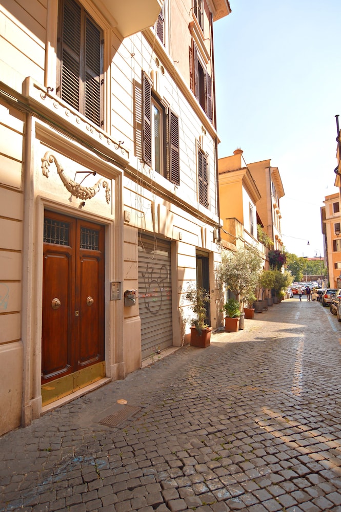 Romaresidence Trastevere Guesthouse 42/50
