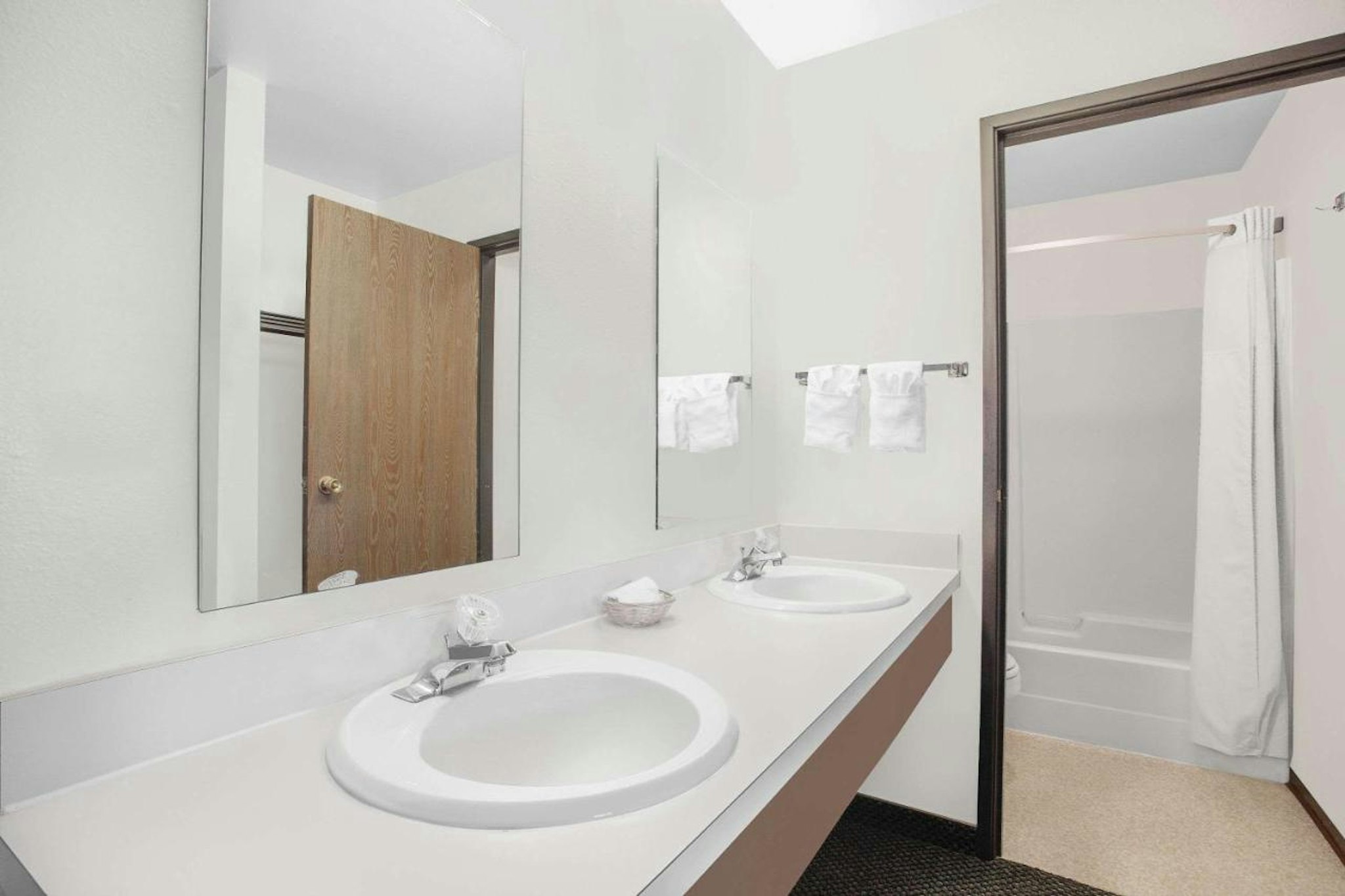 Super 8 by Wyndham Moscow / Pullman 38/39