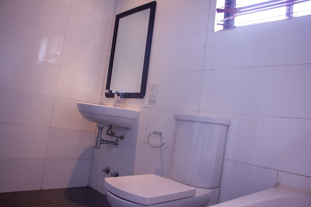 S S Hotels And Suites 44/48