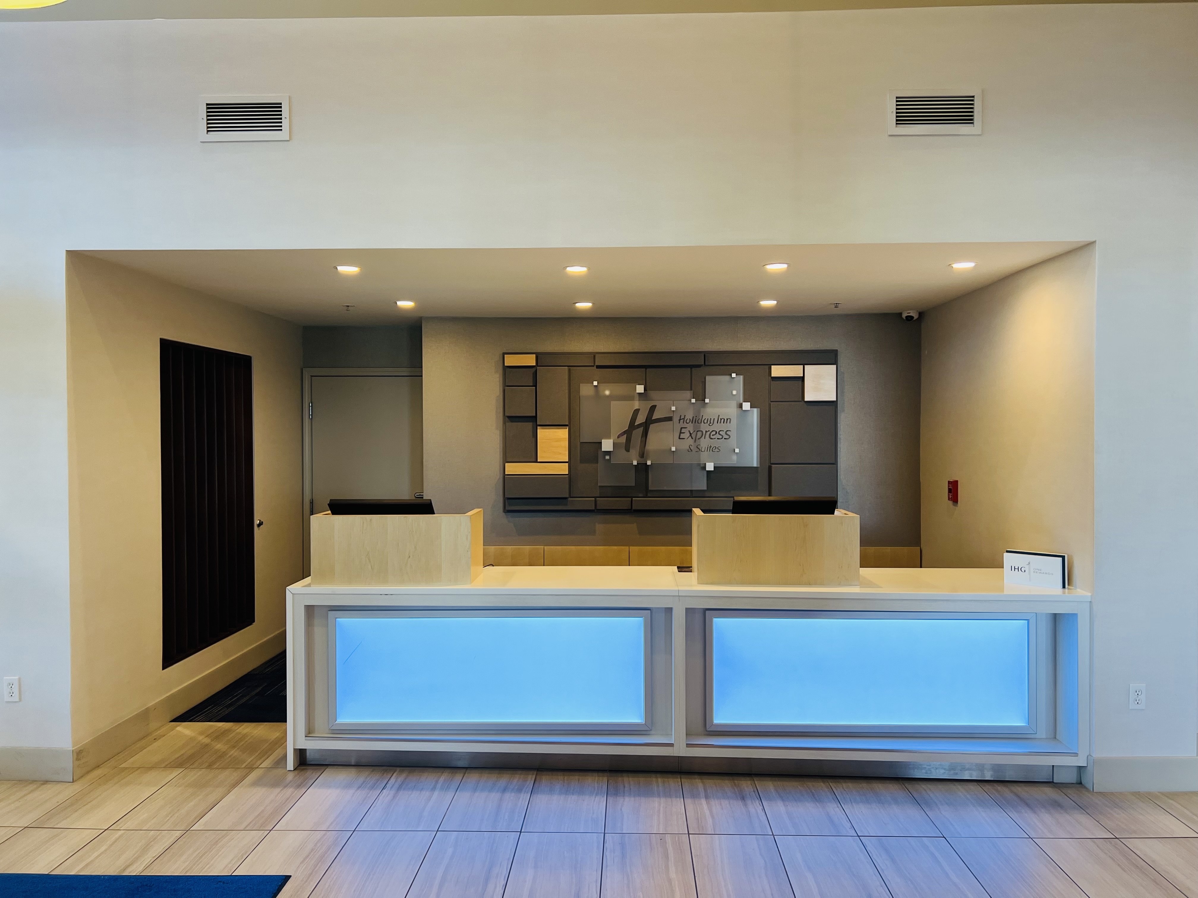 Holiday Inn Express Hotel Suites Salinas 8/69