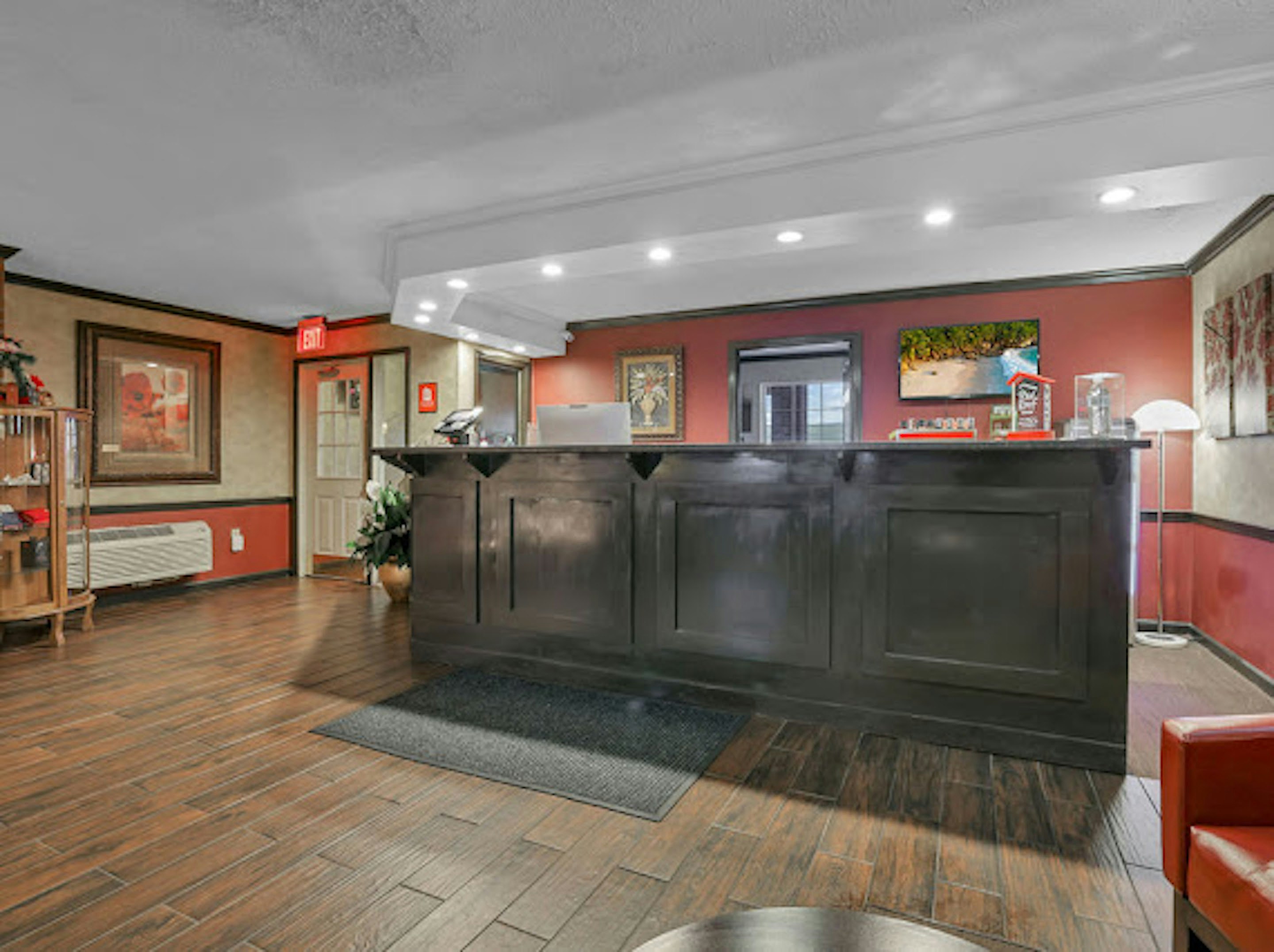 Red Roof Inn Uhrichsville 5/33