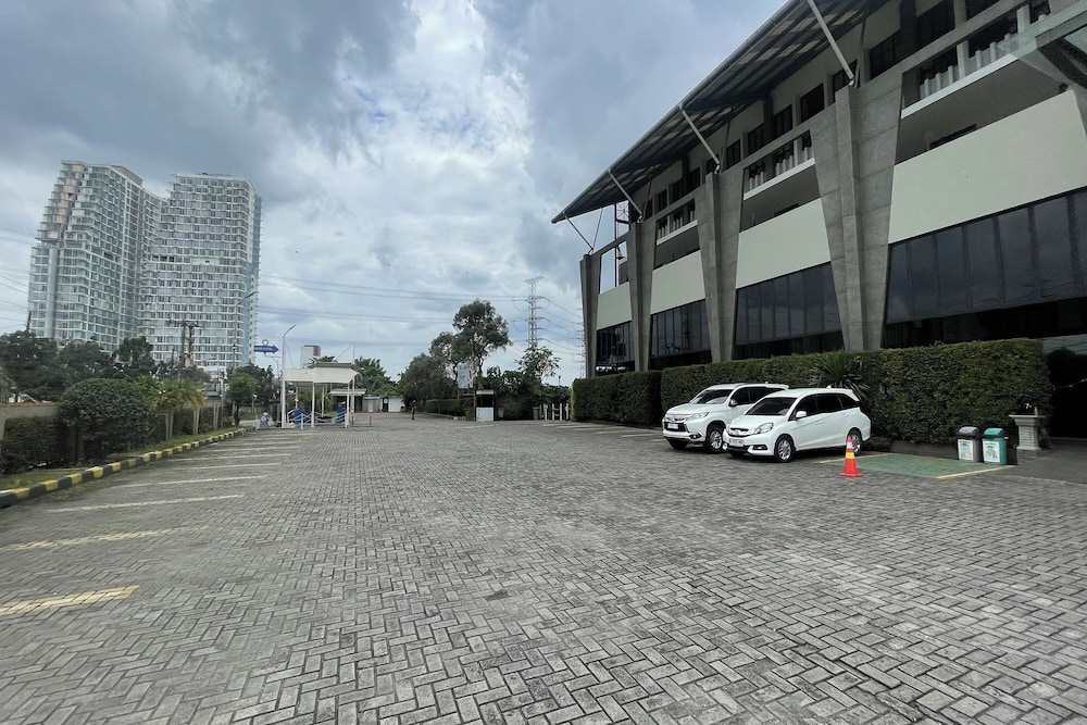 Lemo Hotel Serpong 56/62