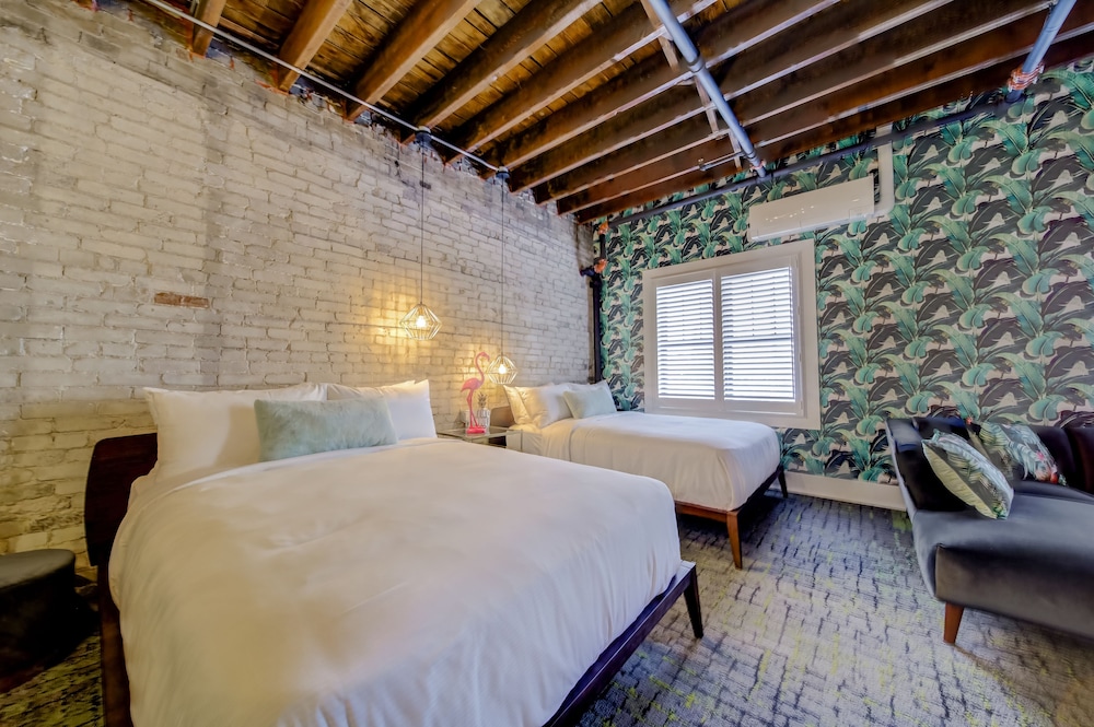 Everly Hills, Suite, 2 Queen Beds