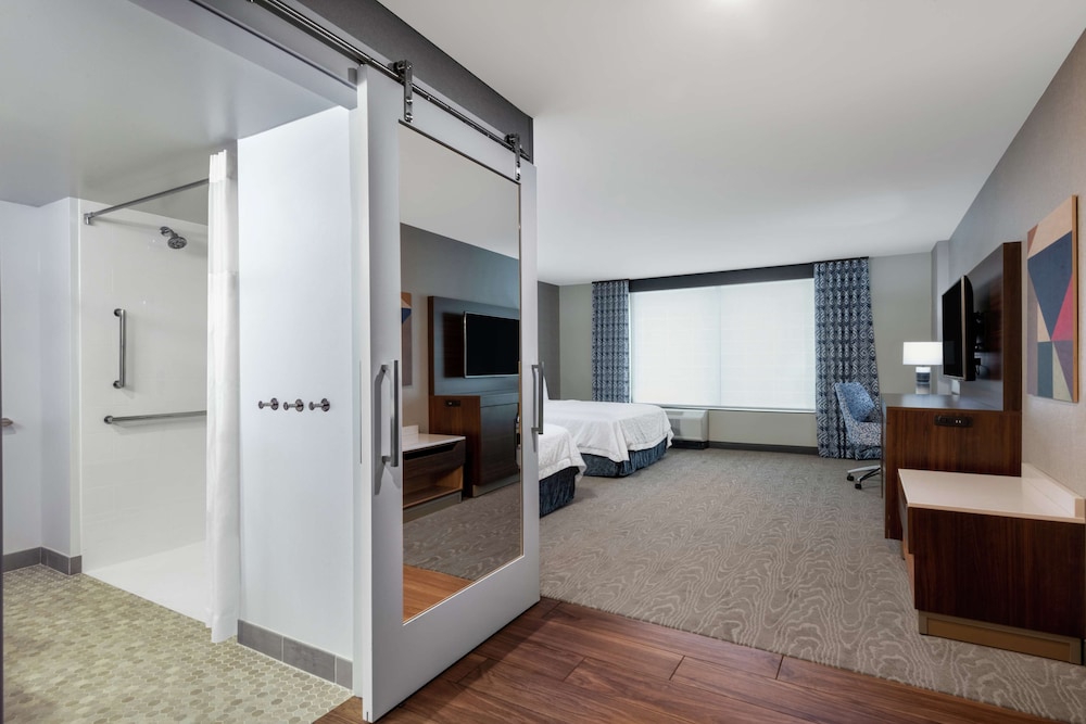 Hampton Inn and Suites Fort Wayne Downtown 21/53