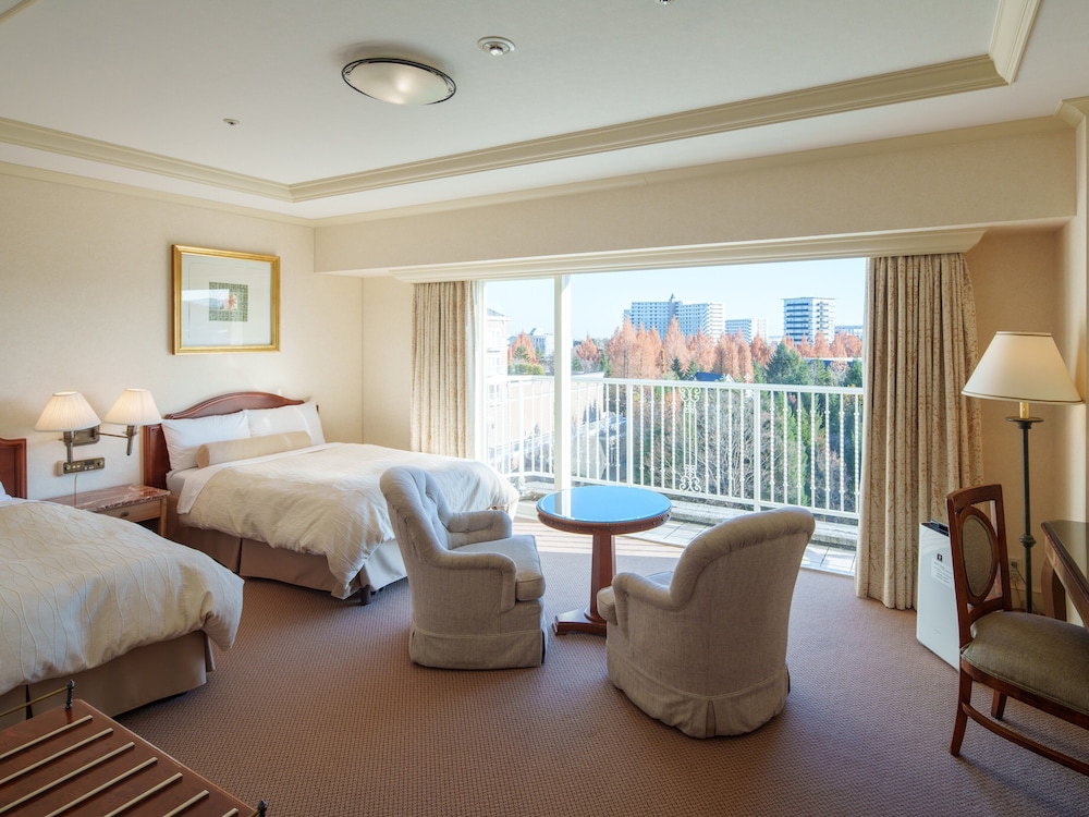 Connecting, Luxury, 4 Beds, Garden View