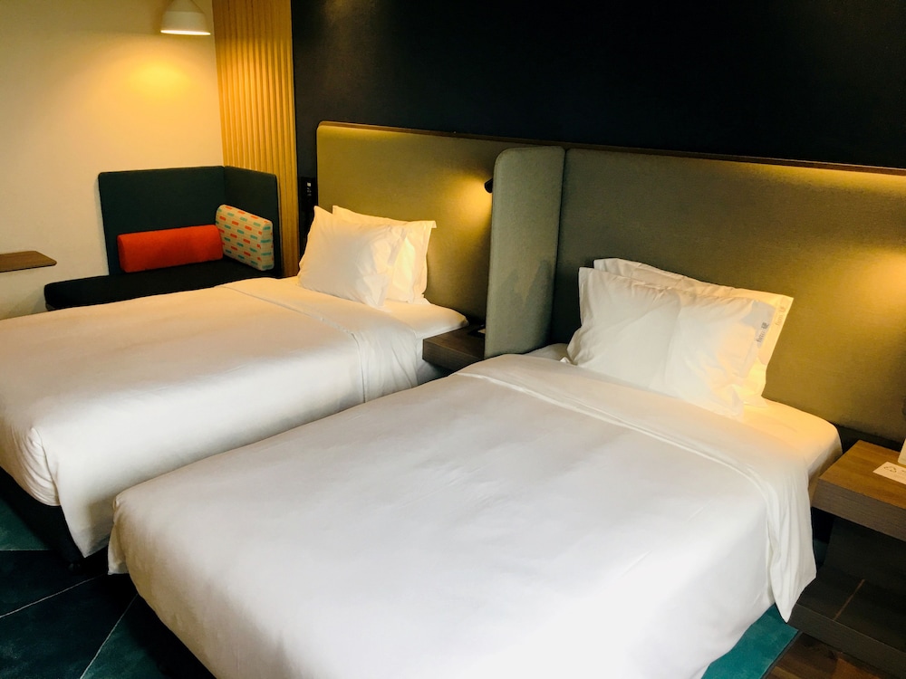 Holiday Inn Express Shanghai Jiading New City 8/19