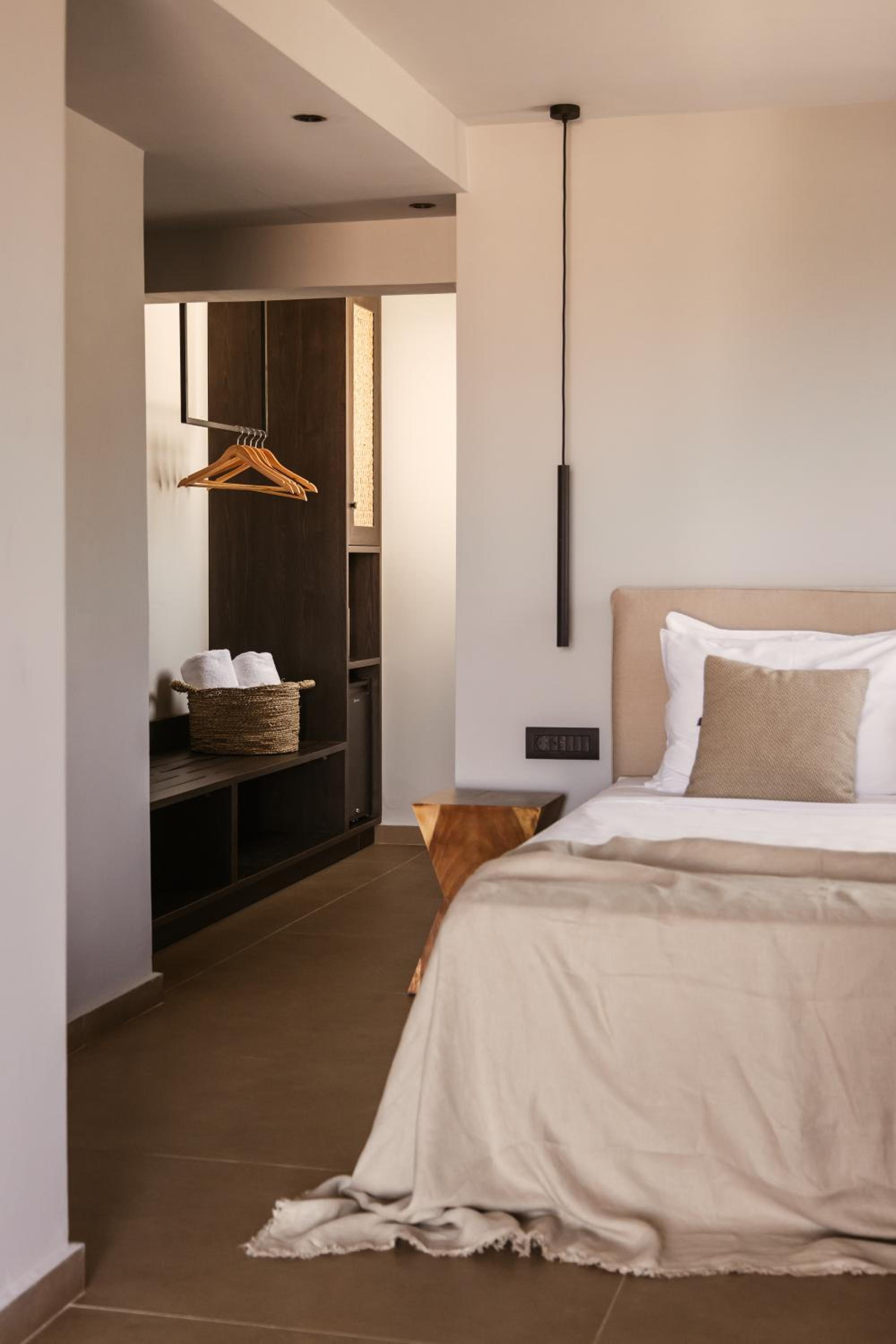 COOKS CLUB IALYSOS RHODES ADULTS ONLY 29/83