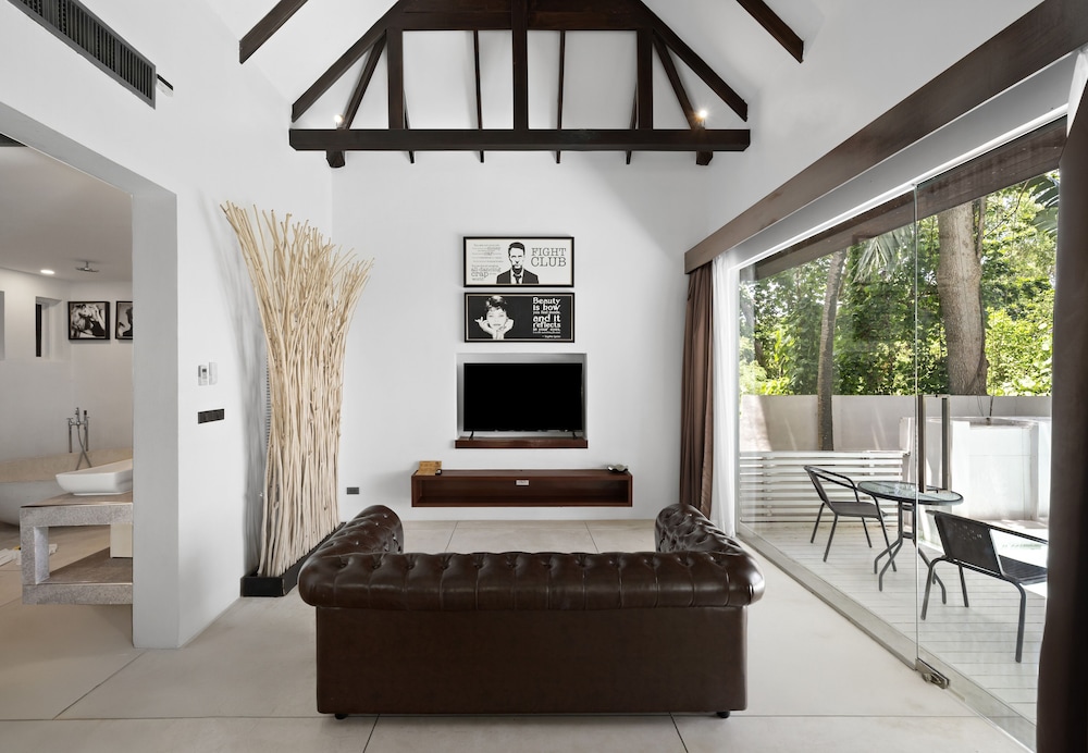 Zara Resort (ex The Privilege Hotel Ezra Royal Beach) 57/80
