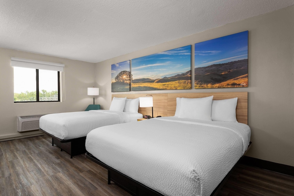Days Inn and Suites by Wyndham Hammond, IN 17/50