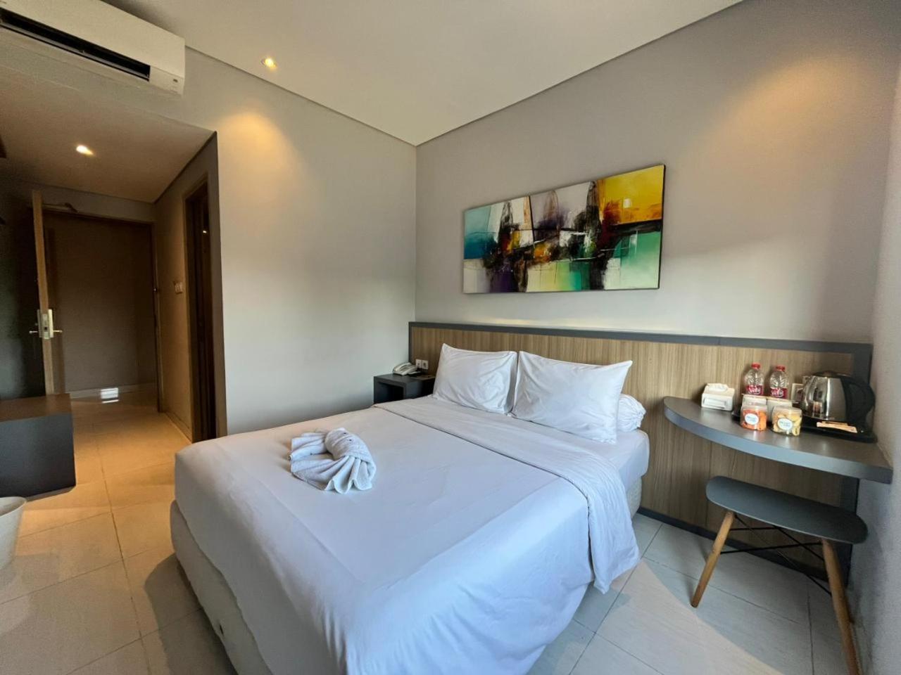 Front One Hotel Gresik 9/25