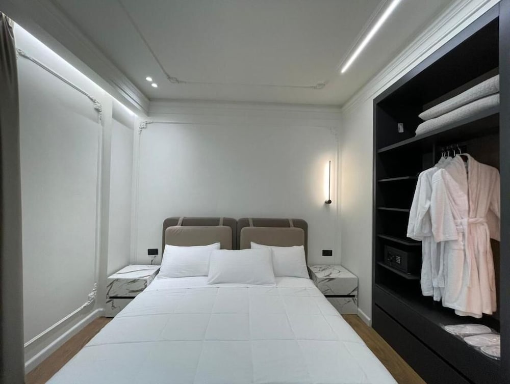 Hotel Adore 21/60
