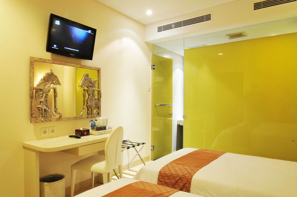 Pyrenees Jogja Hotel 11/26