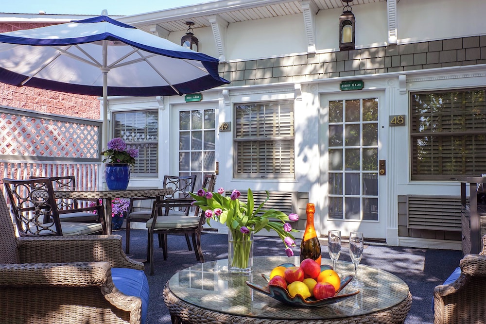The Chateau Inn and Suites 38/57
