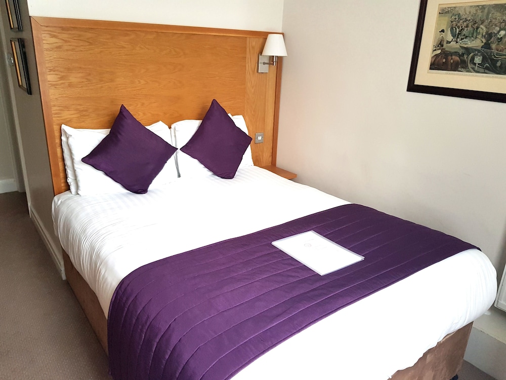 Chequers Hotel 24/58
