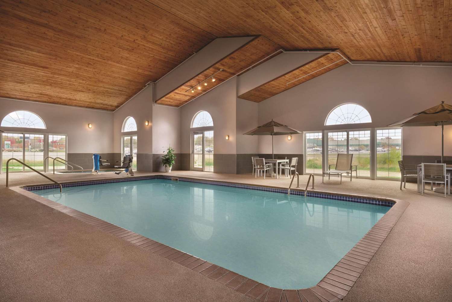 Country Inn & Suites By Radisson Waterloo Ia 10/18