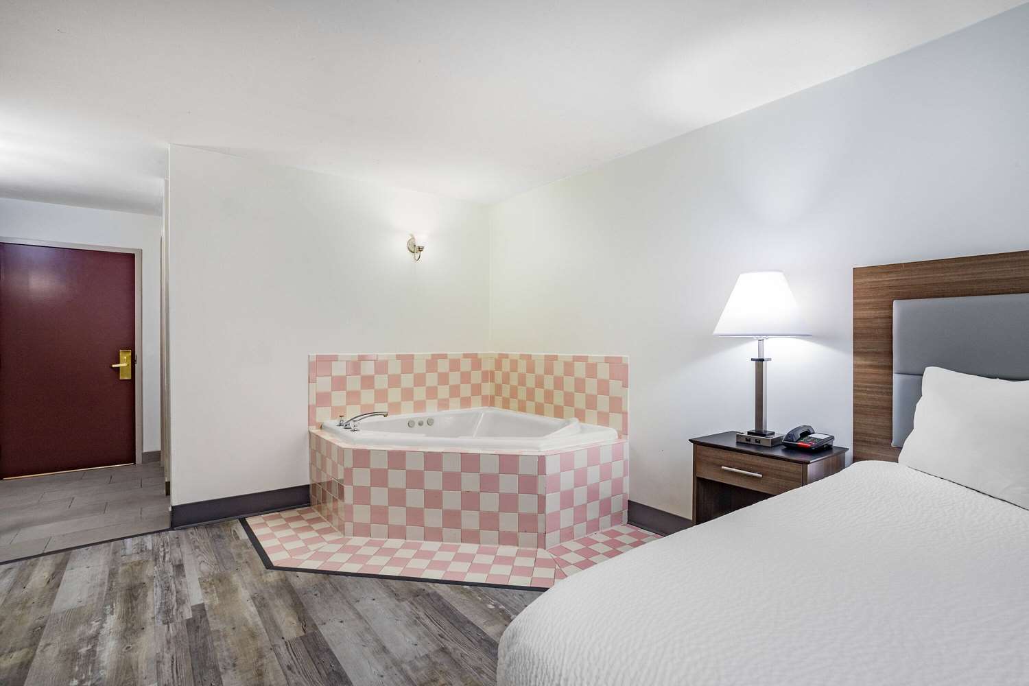 Ramada By Wyndham Hendersonville 6/22