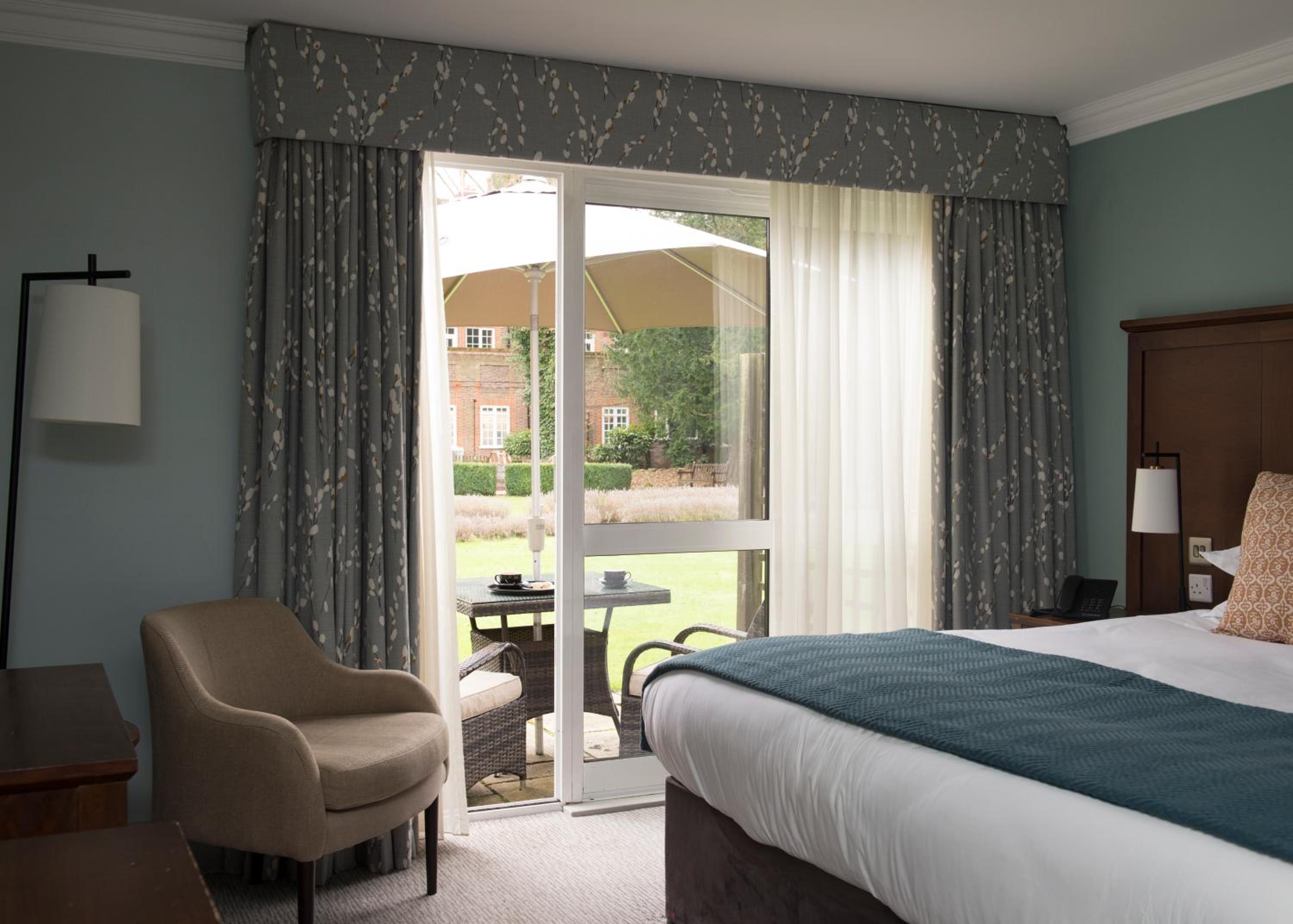 Garden, Queen Bed