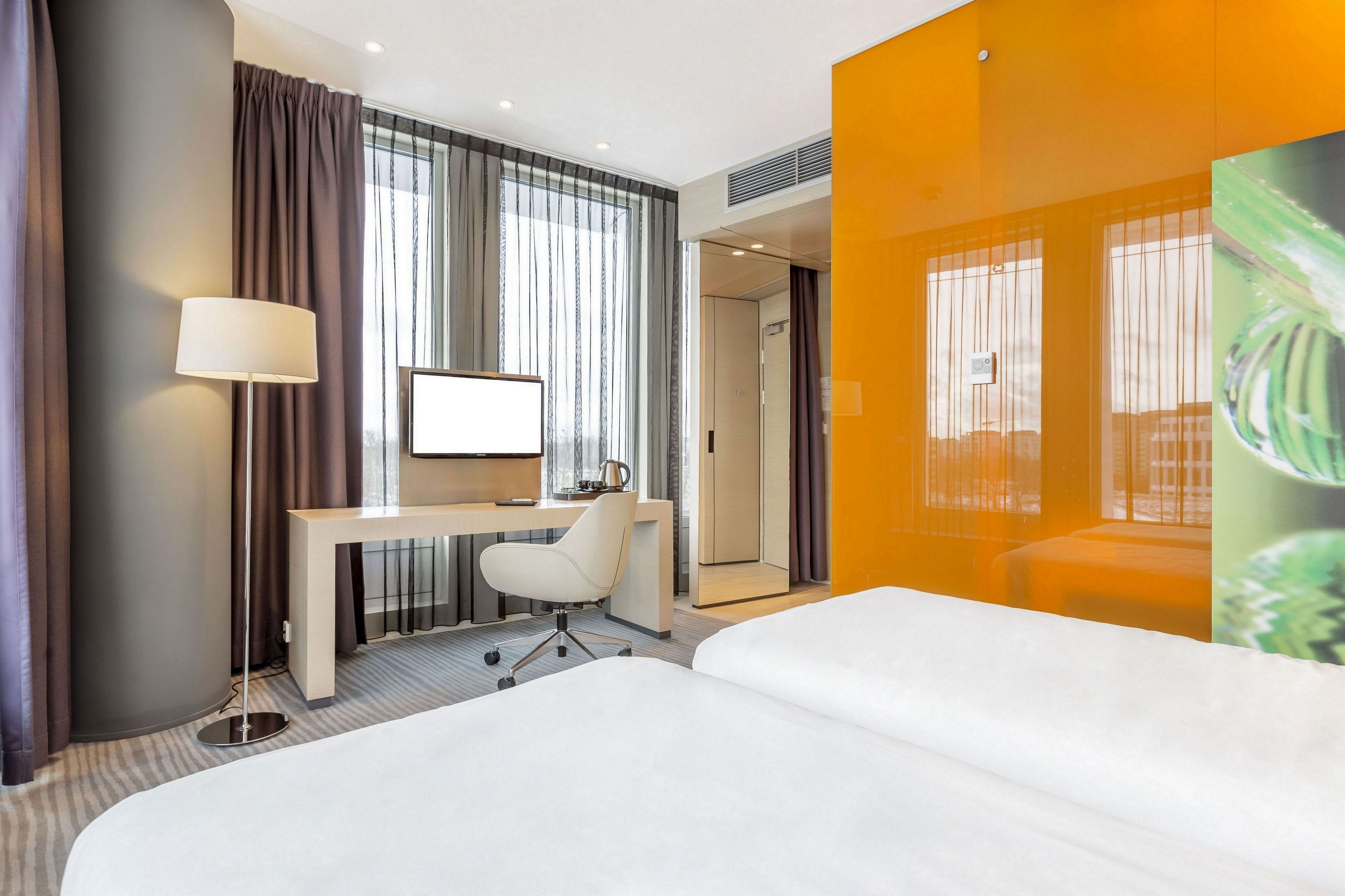 DELUXE, TWIN BEDS