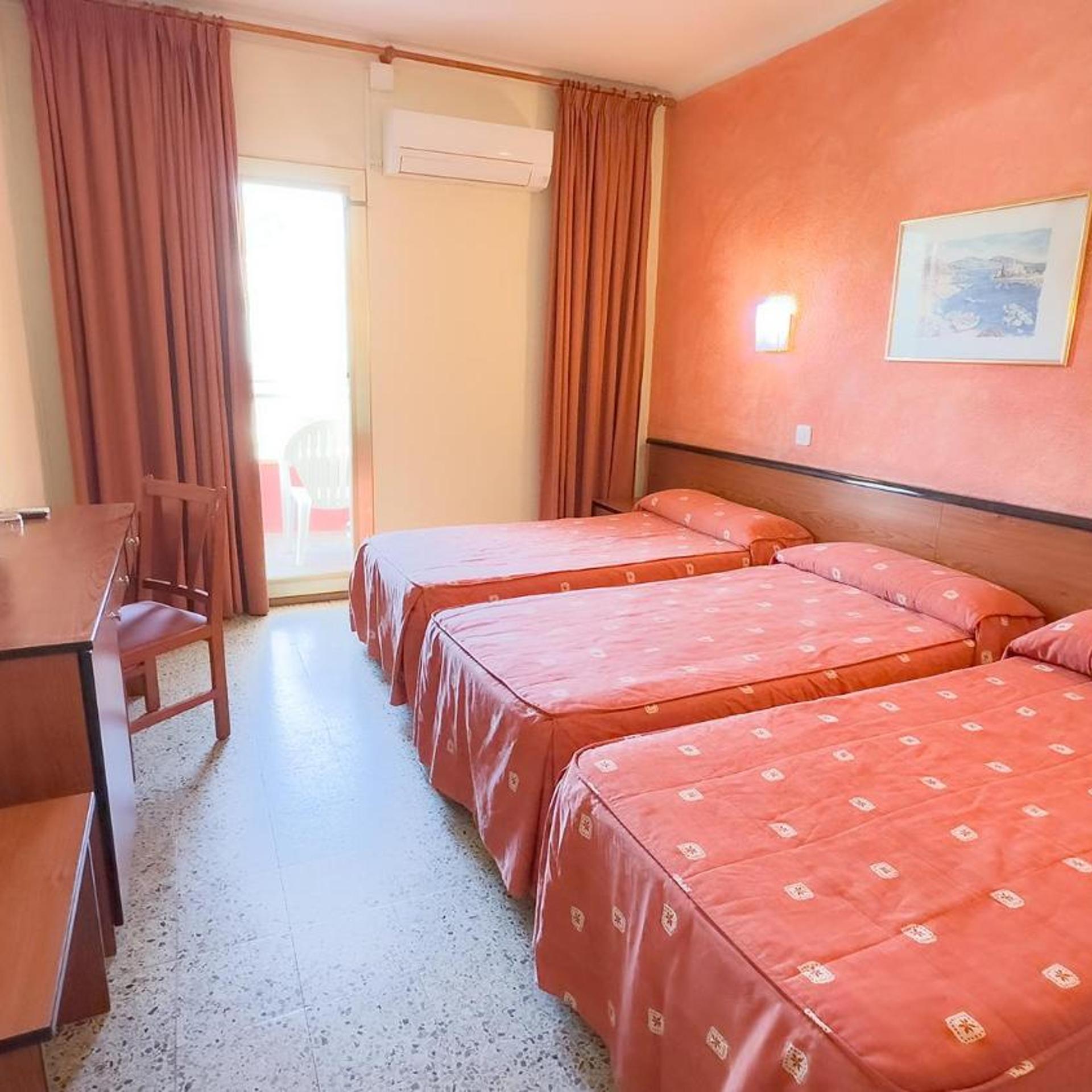 ROOM, TRIPLE