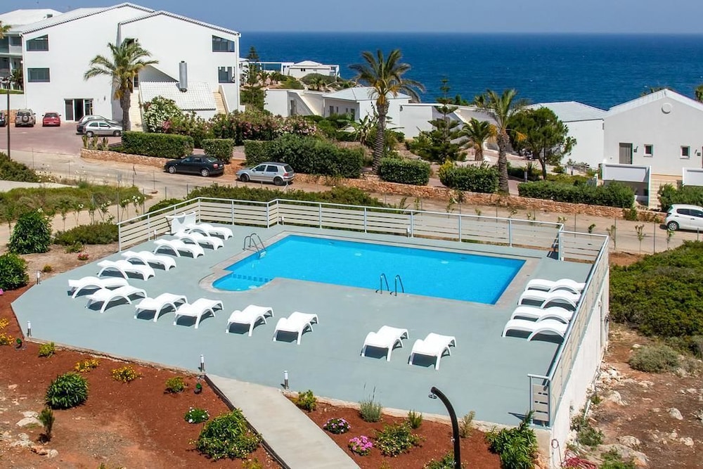 Evelyn Hotel 13/26