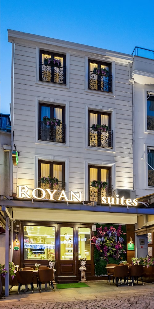 Royan Suites 3/50