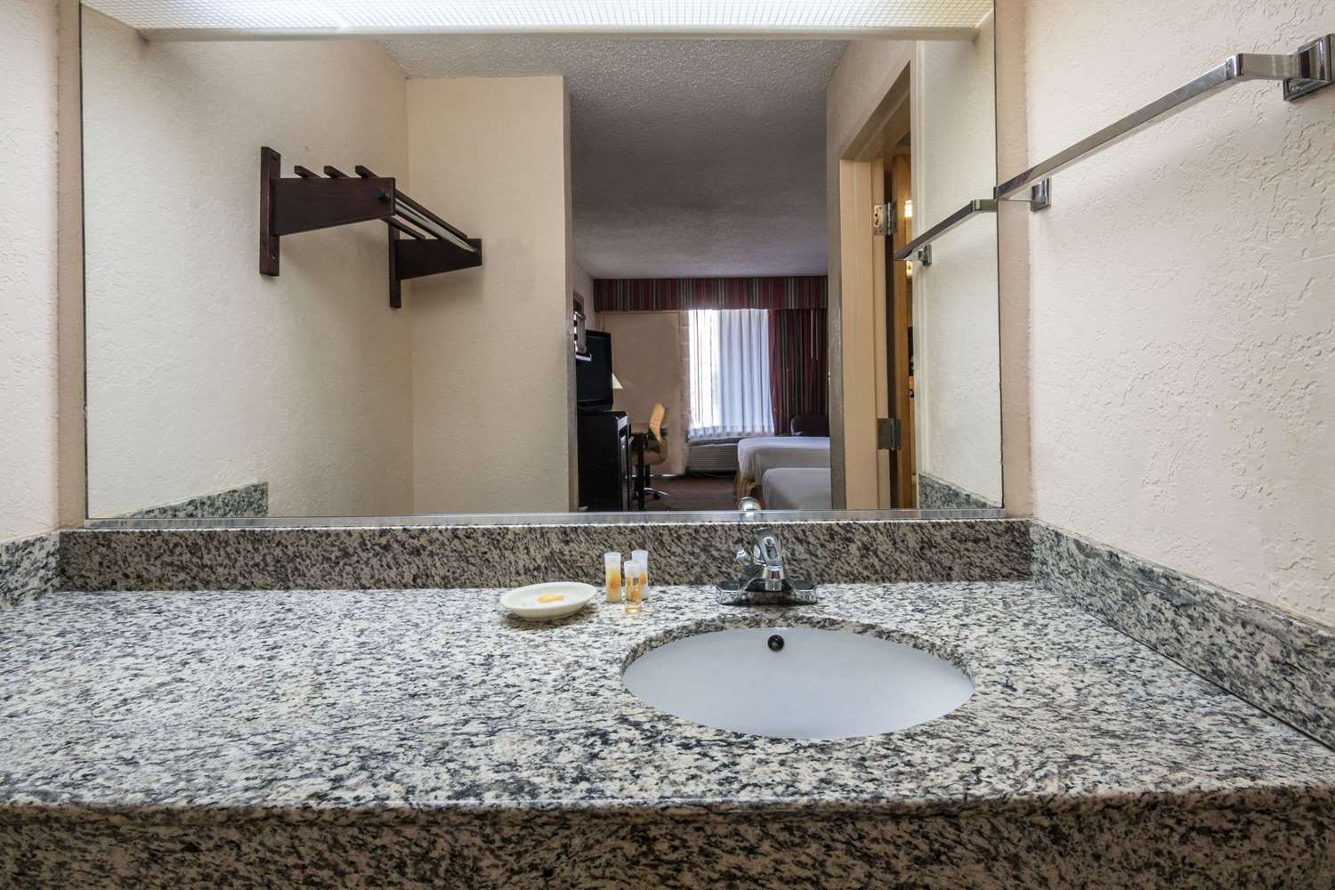 Days Inn By Wyndham Killeen Fort Hood 21/24