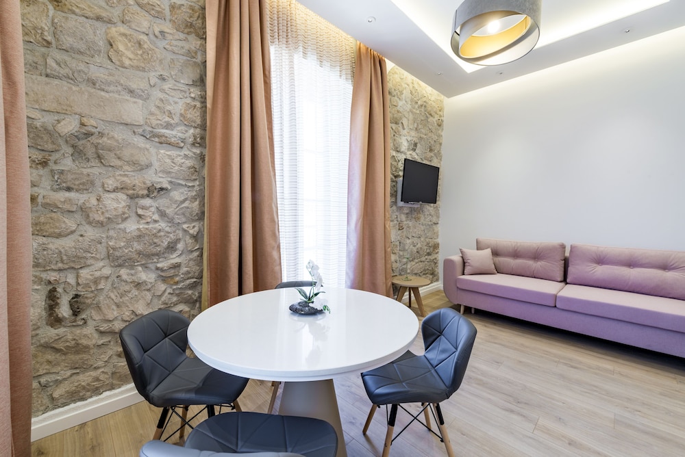Casa Antika Suites 25/50