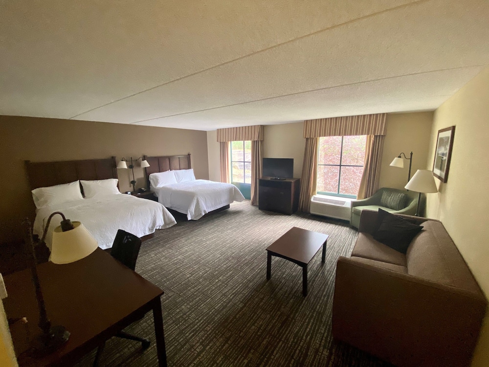 Hampton Inn Suites Lake George 44/61