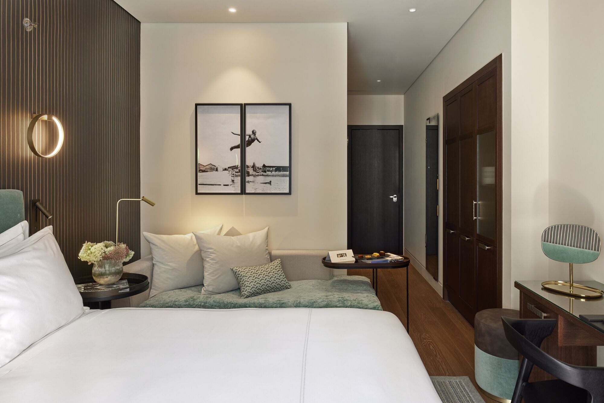 COURTYARD, EXECUTIVE