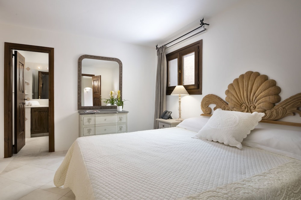 1 BEDROOM, DELUXE, SUITE, KITCHENETTE