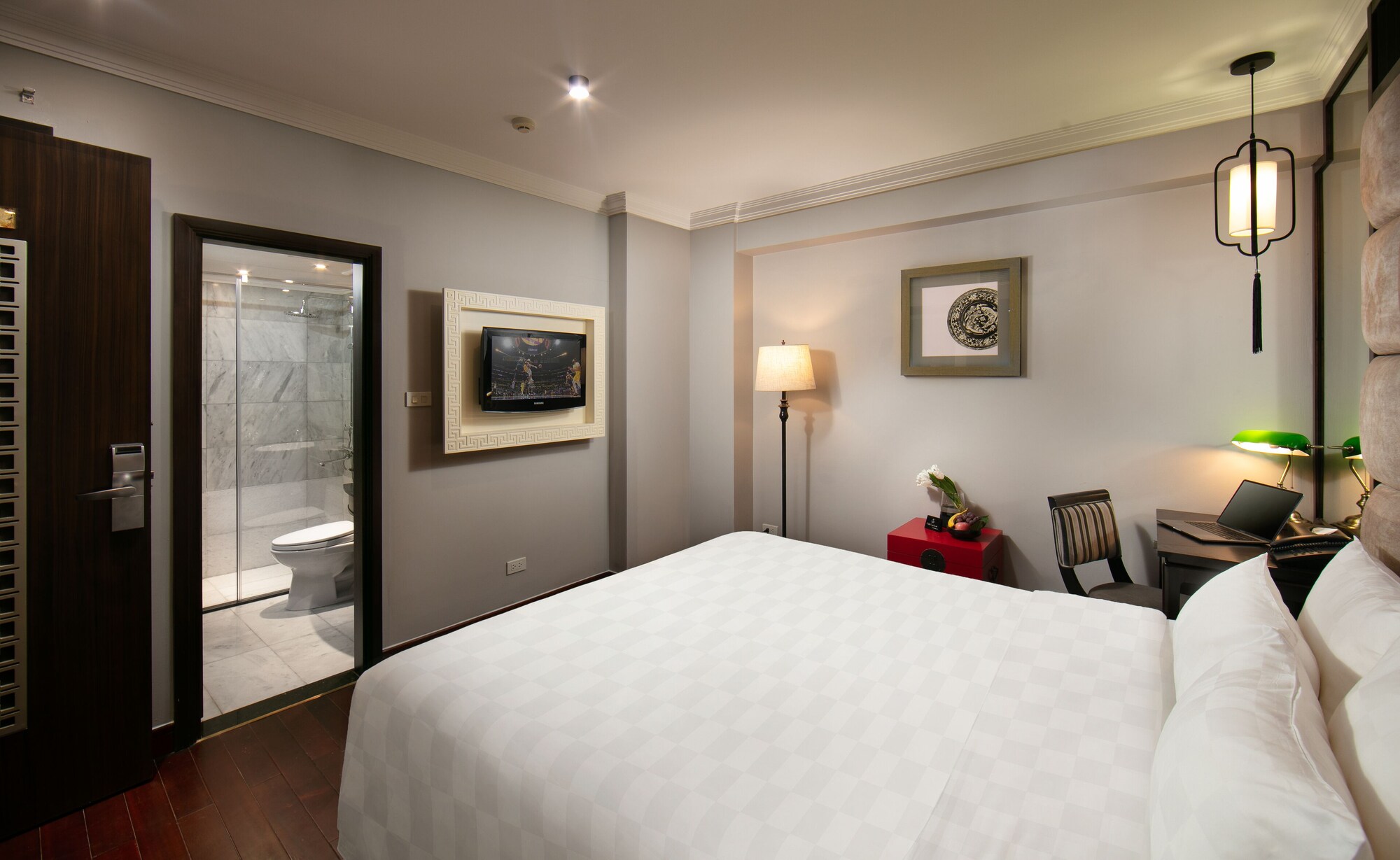 DELUXE, DOUBLE BED