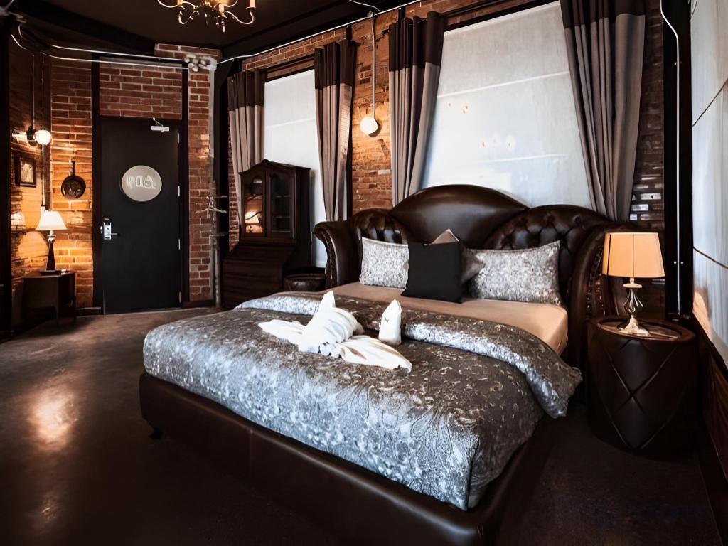 Grand, Baby Grand, King Bed