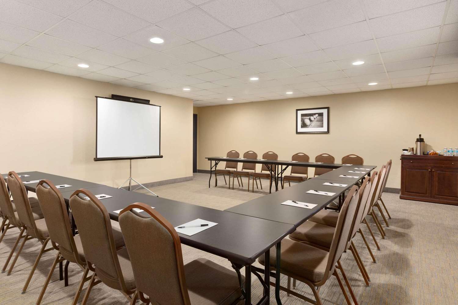 Country Inn & Suites By Radisson, Eagan, MN 28/35
