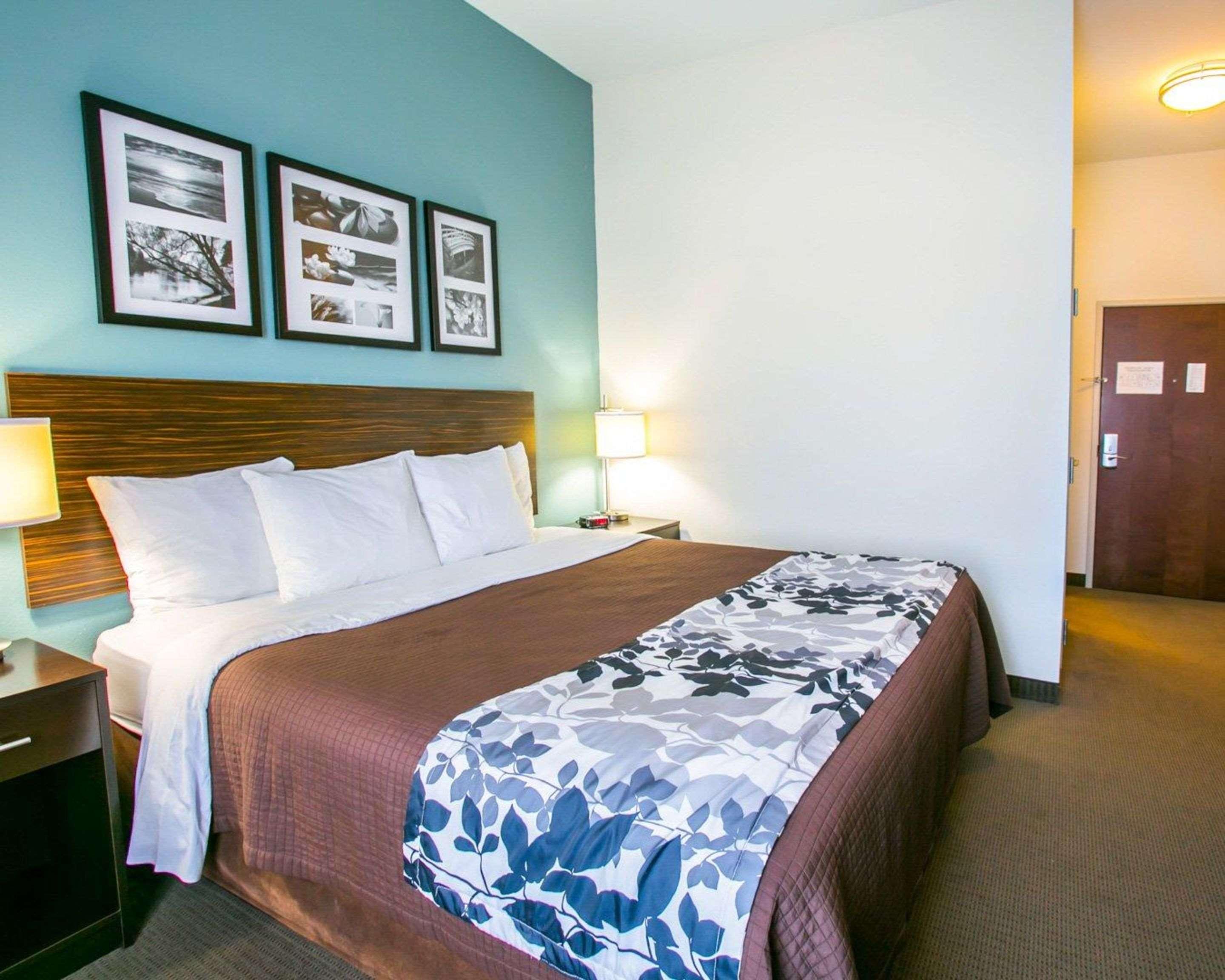 ROOM, KING BED