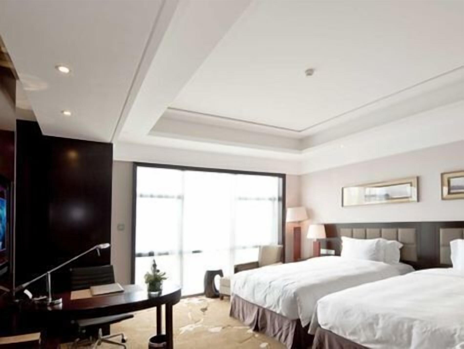 Deluxe, Twin Beds