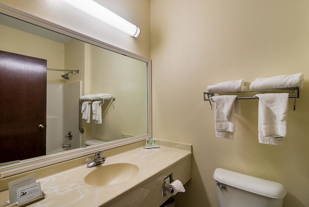 Quality Inn & Suites Harvey - Chicago Southland 13/34