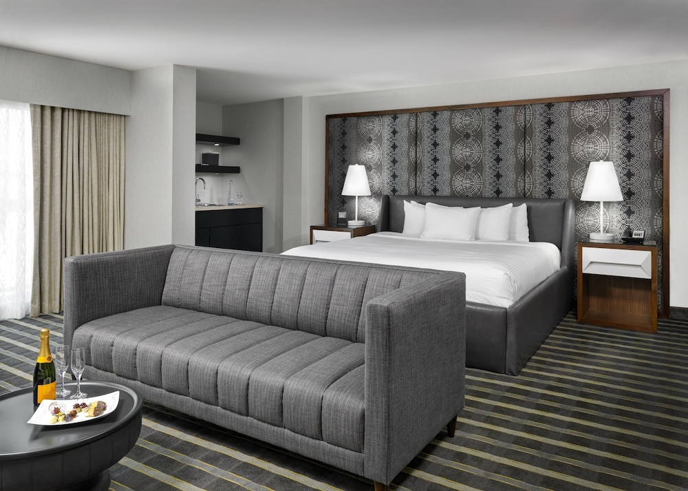 LUXURY, SUITE, KING BED, BALCONY