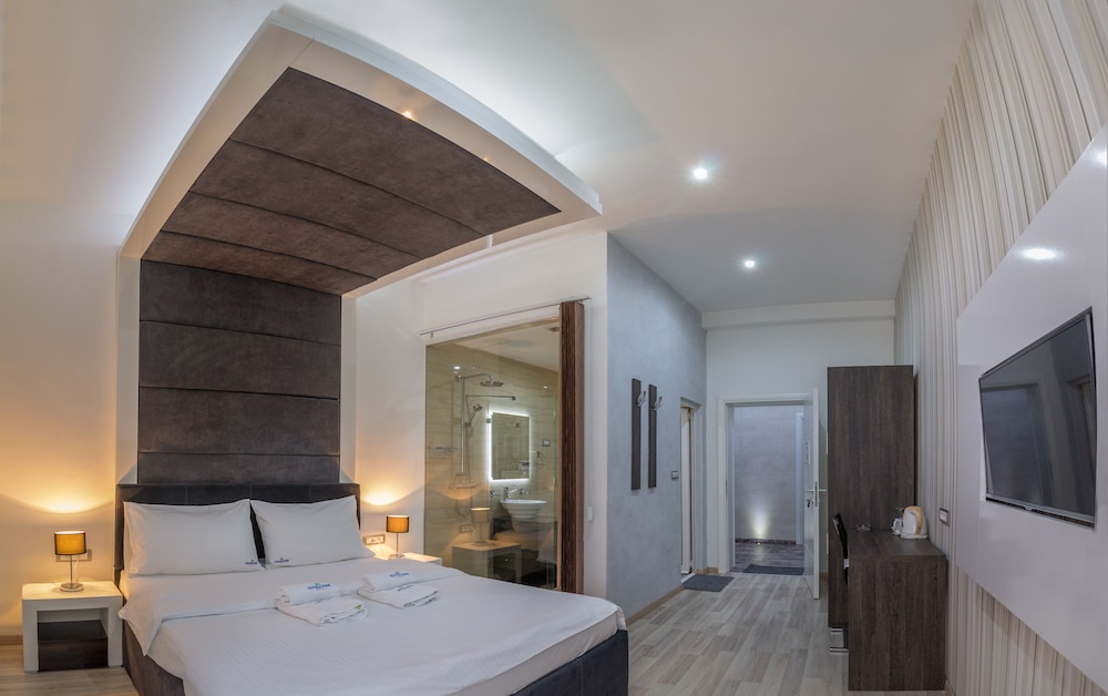 Central Park Residence 9/68