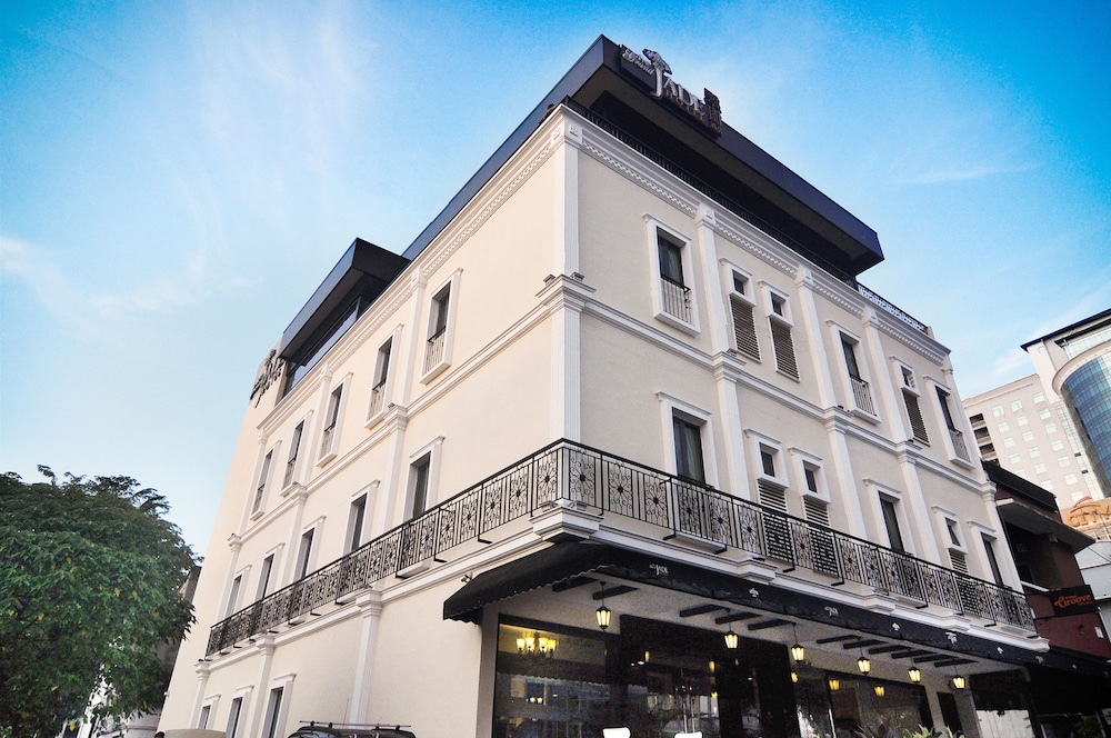 The Grand Jade Hotel 4/59